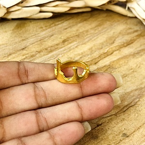 Nouvel Arrivage Bague Minimaliste en Laiton Plaqué Or 18 carats pour Femme, Design Liquide Abstrait Effet Fondant, Vente en Gros/OEM/ODM - Product Image 5