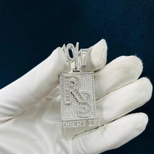 Colgante de Moissanita Hip Hop, Plata de Ley 925, Claridad VVS, Certificado IGI, Letra Rectangular, Completamente Cubierto de Diamantes, Personalizado, Unisex - Product Image 3