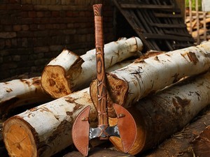 Hacha Vikinga de Doble Cabeza Forjada a Mano Personalizada para Camping y Caza al Aire Libre, Acero de Damasco, Mango de Madera de Palisandro, OEM ODM, Venta al por Mayor Disponible, ¡Oferta Caliente! - Product Image 6