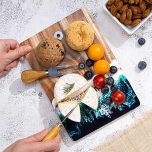 Planche de service ronde artisanale en résine et bois d'acacia, motif vague marine bleue, plateau à charcuterie circulaire en époxy, cadeau - Product Image 2
