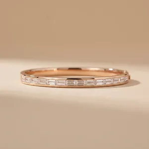 Brazalete de Oro Rosa de 14k con Diamantes Certificados IGI en Corte Baguette, Diseño Geométrico Clásico para Uso Diario - Product Image 3