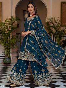 Conjunto de Traje de Seda Chinon de Diseñador con Dupatta y Pantalón Bordados - Product Image 5