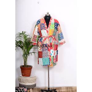 Kimono de Seda Bohemio Hecho a Mano en India con Parches Kantha, Elegante Ropa de Playa y Dormir para Mujer, Transpirable, con Cinturón y Lazos Delanteros - Product Image 1