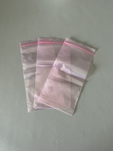 Bolsa de LDPE con cierre zip de color, impresa con grabado personalizado, reciclada y resellable. - Product Image 4