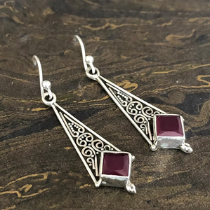 Pendientes Colgantes Royal Ruby, Joyería Artesanal de Plata de Ley 925 para Bodas - Product Image 2