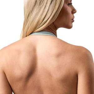 Sujetador deportivo gris para mujer con cuello en V, tirantes finos, soporte medio, transpirable, para fitness y ropa deportiva, diseño frontal personalizado con patrón sólido. - Product Image 2