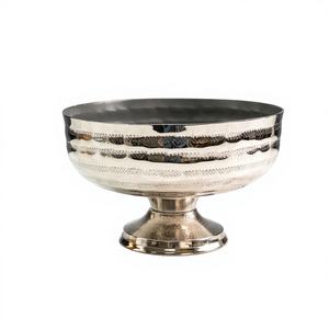Colecciones Diva de Alta Demanda: Moderna Cuenco de Pedestal Corto de Latón Martillado con Esmaltado Abstracto, Multifuncional y Decorativo para Bodas - Product Image 1