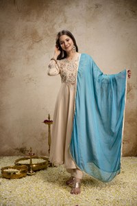 Ensemble Anarkali brodé crème pour femme avec palazzo et dupatta en organza bleu – Tenue de soirée ethnique de créateur - Product Image 2