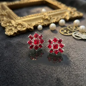 Pendientes pulidos de plata de excelente calidad a la moda, ropa moderna para fiestas, bodas, colección de ropa para mujeres y niñas - Product Image 1