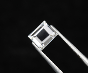 เพชรคุณภาพสูง รับรองโดย IGI น้ำหนัก 0.80 กะรัต ความสะอาดระดับ VVS-VS สี E,F รูปทรงบาแกตต์ เพชรเลี้ยงในห้องปฏิบัติการเจาะรูด้วยเลเซอร์ - Product Image 4