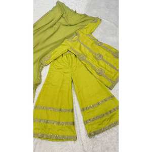 ชุดสูทไซส์ XL ประดับเลื่อมและใส่ทำงาน Zari เพื่อให้ดูมีเสน่ห์ - Product Image 3