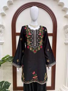 Conjunto de Vestido Indio-Pakistaní Negro Bordado, 100% Algodón, Kurta y Palazzo, Cuello Floral, Corte Holgado, Ropa de Verano - Product Image 4