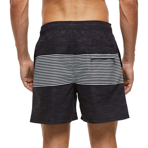 Restez au frais et confiant avec nos shorts de plage pour hommes à séchage rapide, tissu anti-humidité, doublure en maille respirante et entretien facile. - Product Image 4