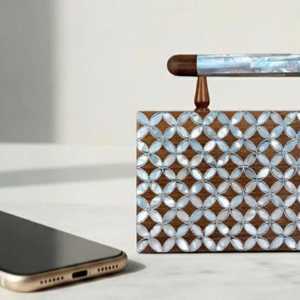 Bolso de Fiesta de Madera Ecológico Exclusivo con Incrustaciones de Madreperla, Acabado Brillante y Elegante para Bodas - Product Image 3