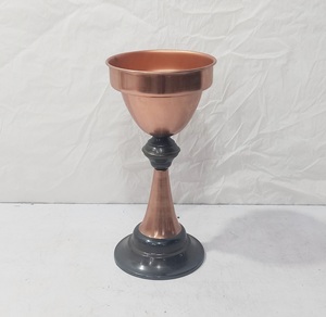 Urne en métal faite à la main de style vintage, finition cuivre décorative, vase à fleurs en forme de gobelet, centre de table, décoration d'intérieur - Product Image 2