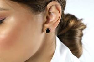 ต่างหูเงินแท้ 925 ประดับพลอยแบล็คออนิกซ์รูปไข่ ดีไซน์สวยหรู ทำด้วยมือ งานฝีมือประณีต เหมาะสำหรับผู้หญิง - Product Image 6