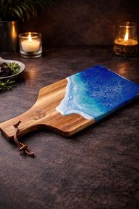 Tabla de Cortar Rectangular de Resina Hecha a Mano Azure Shore con Mango de Madera, 1.5 cm de Grosor, Ecológica y Apta para Lavavajillas - Product Image 6