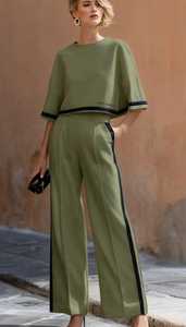 Conjunto de 2 Piezas para Mujer en Verde Oliva, Top Holgado con Cuello Redondo y Pantalones Anchos con Rayas Laterales - Product Image 3
