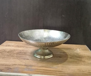 Nouveaux bols métalliques de grande taille en argent et finition dorée pour la cuisine et la décoration de table - Product Image 3