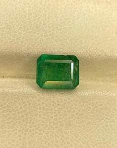 Émeraude naturelle taille octogonale 8,50 x 7 mm. Magnifique émeraude pour bijoux. - Product Image 2