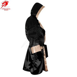 Batas de boxeo profesionales personalizadas con estampado, ajuste cómodo y costuras de primera calidad para uso en equipo e individual. - Product Image 4
