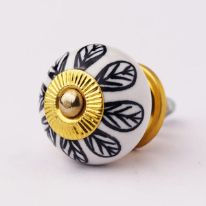 Boutons en céramique faits à la main en gros, blancs et noirs, à motif floral, poignées de porte rondes, tirants de tiroir, lot en vrac - Product Image 2