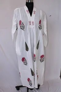 Vestido Maxi de Algodón Boho para Mujer, Color Blanco, Estampado a Mano con Motivos Florales Rojos y Diseño de Hojas Tradicionales - Product Image 3