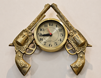 Reloj de Pared de Latón Decorativo Vintage con Diseño de Pistola Doble, Reloj de Cuarzo de Pared, Estilo Occidental Ornamentado para Hogar, Oficina, Sala de Estar