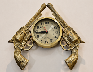 Horloge murale en laiton décorative vintage, design double pistolet, horloge murale à quartz, style occidental orné, pour la maison, le bureau, le salon - Product Image 3