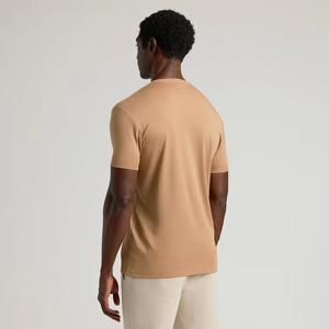 T-shirt basique premium pour tenue quotidienne, en tissu tricoté lisse, manches courtes, col côtelé, coupe classique, vêtements décontractés modernes pour un style de vie actif - Product Image 4