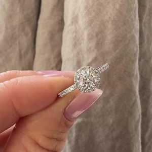 Anillo de Compromiso Personalizado de Oro de 14k/18k con Diamante Redondo Cultivado en Laboratorio, Halo, Pavé, Solitario, Anillo de Boda, Anillo de Promesa, Fabricante - Product Image 1