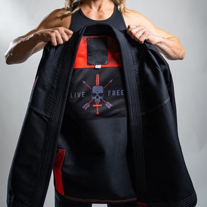 Uniforme Jiu Jitsu Gi ligero profesional para mujer con cinturón, tela flexible y duradera y opciones de sublimación personalizadas - Product Image 3
