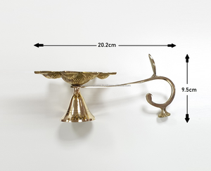 ตะเกียงน้ำมันทองเหลืองแบบดั้งเดิมสำหรับพิธีกรรมอัตติปุจจา งานฝีมือชุบทอง ศิลปะพื้นบ้าน เหมาะสำหรับบูชาในวัด บ้าน และตกแต่งในเทศกาลต่างๆ - Product Image 5