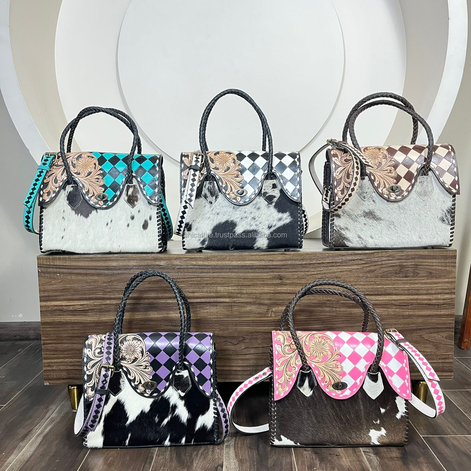 À carreaux violets et noirs