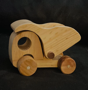 Conception unique d'hélicoptère en bois avec hélices rotatives et détails d'engrenages. Disponible aux prix de gros. - Product Image 4