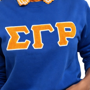 Sweat-shirt en chenille bleu Sigma Gamma Rho pour femme, broderie de lettres grecques, mélange de coton, manches longues, coupe décontractée et élégante - Product Image 4
