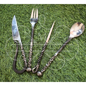 MORTAL SAGA Ensemble de table et ustensiles de table rustiques de style médiéval viking en fer forgé à la main et respectueux de l'environnement (4 pièces) - Product Image 4