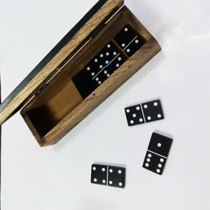 Boîte à dominos noire brillante moderne avec base en bois, élégante boîte de rangement pour jeu de dominos pour le bureau, le salon ou comme idée cadeau - Product Image 3