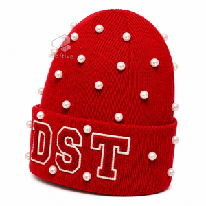 Delta |   Sigma |   Gorro de Punto Rojo con Perlas para Mujer de la Hermandad Theta, Gorro Casual de Invierno con Letras Griegas Bordadas en Chenilla - Product Image 3
