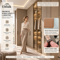 Système de dressing en cuir pour toute la surface, finition haut de gamme, armoires sur mesure pour projets d'aménagement intérieur hôtelier