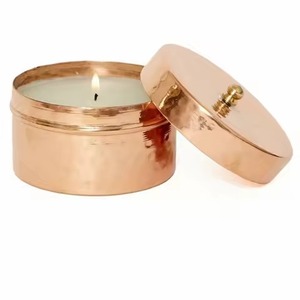 Pot à bougie en métal fait main de luxe avec finition texturée pour une présentation élégante des bougies et une décoration de table - Product Image 1