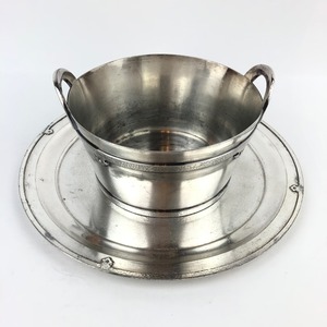 Hielera plateada vintage para múltiples botellas, ideal para estaciones de servicio y para mantener el hielo fresco durante eventos prolongados. - Product Image 2