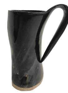 Chope en corne de Viking avec gravure de Mjölnir - Product Image 4