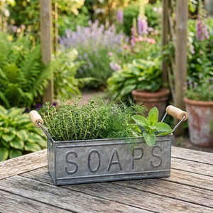 Jardinière galvanisée avec poignées en bois, idéale pour les herbes aromatiques de la cuisine et la décoration extérieure, fabriquée à la main en Inde - Product Image 1