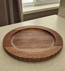 Assiette de service en bois rustique faite à la main, ronde, décorative, bord sculpté, pour apéritifs et desserts, design traditionnel - Product Image 6