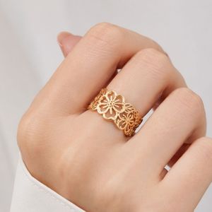 Bague à motif floral avec bande ouverte réglable en or 18 carats PVD pour femmes, accessoires de mode quotidiens - Product Image 2
