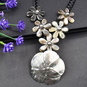 Collana Personalizzata a Forma di Fiore in Madreperla su Nylon Intrecciato per Donna - Product Image 3