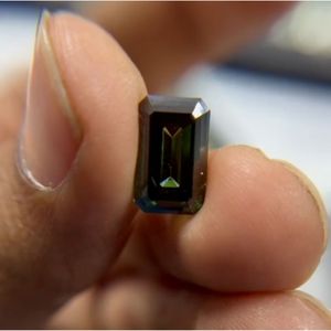 Diamante Cultivado en Laboratorio, Corte Esmeralda, 3.93ct, Verde Intenso Fantasía, VS1, Sin Certificado - Product Image 1