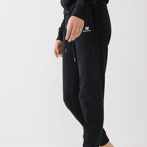 Sweat-shirt d'hiver pour femme en molleton de coton noir avec fermeture éclair, logo personnalisé, décontracté, confortable, manches longues, coupe ajustée - Product Image 4