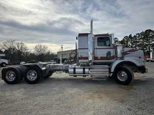 Camión Tractor Diésel de Alta Potencia 6x4 con Cabina Dormitorio para Transporte Continuo de Larga Distancia - Product Image 3